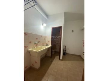 CASA 4 AMBIENTES CON COCHERA, MAS DEPARTAMENTO 3 AMBIENTES