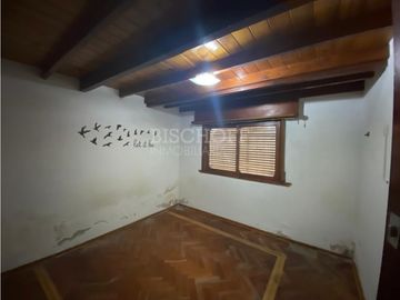 CASA 4 AMBIENTES CON COCHERA, MAS DEPARTAMENTO 3 AMBIENTES