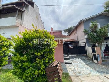 CASA 4 AMBIENTES CON COCHERA, MAS DEPARTAMENTO 3 AMBIENTES