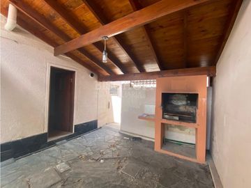 CASA 4 AMBIENTES CON COCHERA, MAS DEPARTAMENTO 3 AMBIENTES
