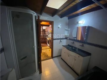 CASA 4 AMBIENTES CON COCHERA, MAS DEPARTAMENTO 3 AMBIENTES