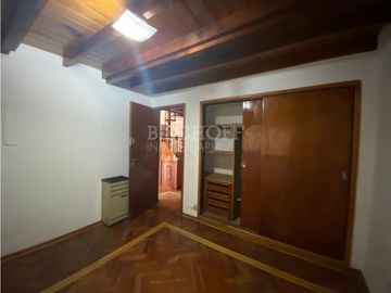 CASA 4 AMBIENTES CON COCHERA, MAS DEPARTAMENTO 3 AMBIENTES