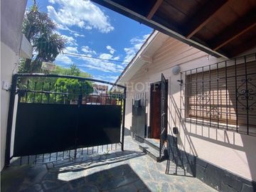 CASA 4 AMBIENTES CON COCHERA, MAS DEPARTAMENTO 3 AMBIENTES