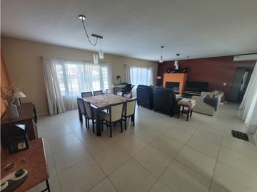 Casa en Venta - Zona lamos - Calidad de Construcción
