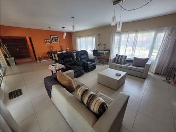 Casa en Venta - Zona lamos - Calidad de Construcción