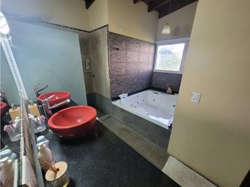 Casa en Venta - Zona lamos - Calidad de Construcción