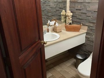CASA CON PATIO AMPLIO CONJUNTO PRIVADO URB EL CONDADO