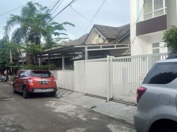 Dijual Rumah Serpong Park Blok G1 - 2.5 Lantai Sudah Renovasi Siap Huni & Bisa KPR