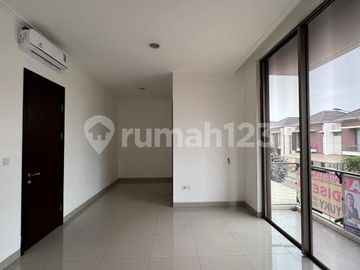 Disewakan Rumah 2Lt Pik2 Tahap 1 Uk 10X15 Hoek Semi Furnish