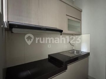 Disewakan Rumah 2Lt Pik2 Tahap 1 Uk 10X15 Hoek Semi Furnish