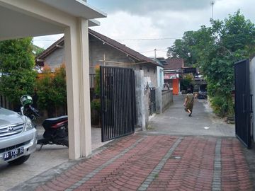 RUMAH MEWAH LUAS 2LT DIDEKAT RUMAH MAKAN PRINGSEWU