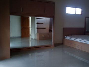 RUMAH MEWAH LUAS 2LT DIDEKAT RUMAH MAKAN PRINGSEWU