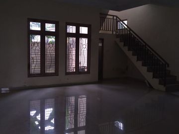 RUMAH MEWAH LUAS 2LT DIDEKAT RUMAH MAKAN PRINGSEWU
