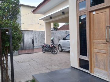RUMAH MEWAH LUAS 2LT DIDEKAT RUMAH MAKAN PRINGSEWU