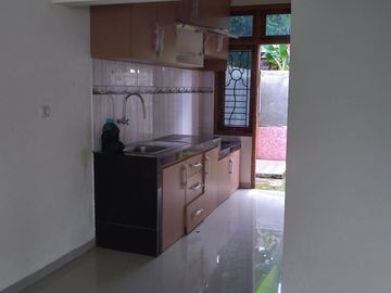 RUMAH MEWAH LUAS 2LT DIDEKAT RUMAH MAKAN PRINGSEWU
