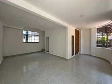 local en arriendo en granada. Cod A10166