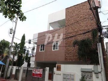 PH995 Elegant & Cozy Townhouse For Sale In Fairview