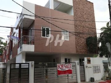 PH995 Elegant & Cozy Townhouse For Sale In Fairview