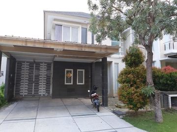 Rumah di sewakan Pakuwon Indah Cluster Granada