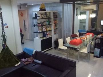 Rumah di sewakan Pakuwon Indah Cluster Granada