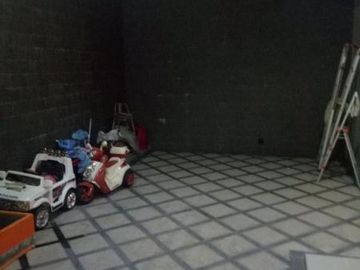 Rumah di sewakan Pakuwon Indah Cluster Granada