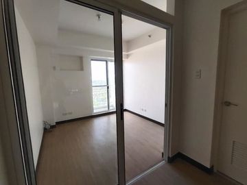 1BR RFO condo in QC - THE CELANDINE by DMCI