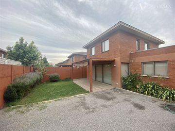 Casa en Venta en Pedro Garhnam Saravia 2577