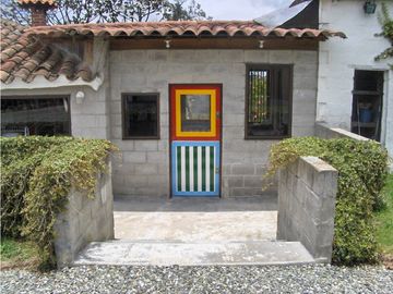 FINCA CON AMPLIO LOTE EN SANTA ELENA VEREDA SANTA ELENA SECTOR CENTRAL