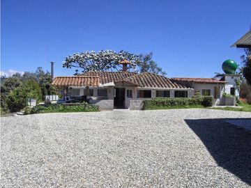 FINCA CON AMPLIO LOTE EN SANTA ELENA VEREDA SANTA ELENA SECTOR CENTRAL