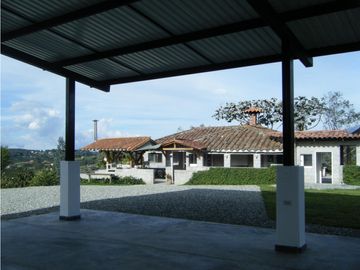 FINCA CON AMPLIO LOTE EN SANTA ELENA VEREDA SANTA ELENA SECTOR CENTRAL
