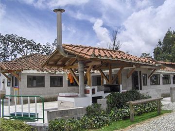 FINCA CON AMPLIO LOTE EN SANTA ELENA VEREDA SANTA ELENA SECTOR CENTRAL
