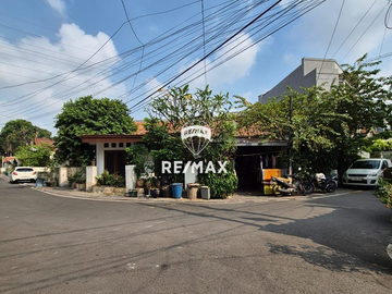 DIJUAL RUMAH LAMA HITUNG TANAH DI AREA PEJOMPONGAN BENDUNGAN HILIR JAKSEL