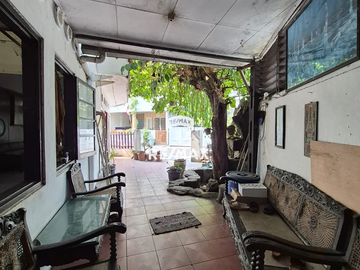 DIJUAL RUMAH LAMA HITUNG TANAH DI AREA PEJOMPONGAN BENDUNGAN HILIR JAKSEL