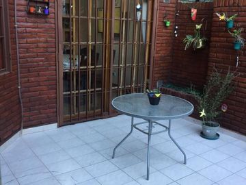 Excelente Chalet – 4 Ambientes – Dependencia– Jardín con pileta - Quincho y Garaje