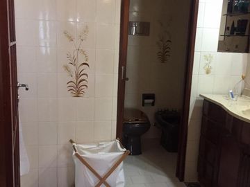Excelente Chalet – 4 Ambientes – Dependencia– Jardín con pileta - Quincho y Garaje