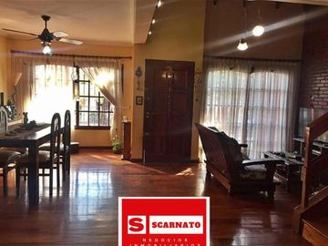 Excelente Chalet – 4 Ambientes – Dependencia– Jardín con pileta - Quincho y Garaje
