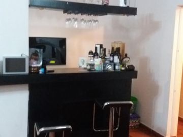 CASA AMERICANA EN PARQUE LELOIR CON 3 DORMITORIOS, QUINCHO-COCHERA PARA 2 AUTOS
