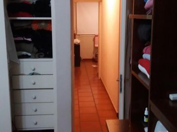 CASA AMERICANA EN PARQUE LELOIR CON 3 DORMITORIOS, QUINCHO-COCHERA PARA 2 AUTOS