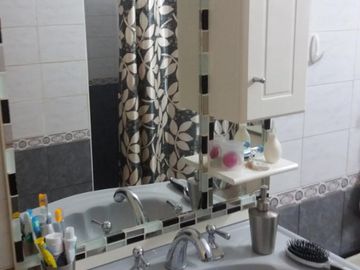 CASA AMERICANA EN PARQUE LELOIR CON 3 DORMITORIOS, QUINCHO-COCHERA PARA 2 AUTOS