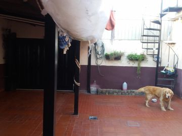 CASA AMERICANA EN PARQUE LELOIR CON 3 DORMITORIOS, QUINCHO-COCHERA PARA 2 AUTOS