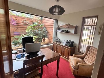 Casa en excelente barrio residencial dentro de la ciudad