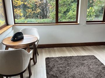 Casa en excelente barrio residencial dentro de la ciudad