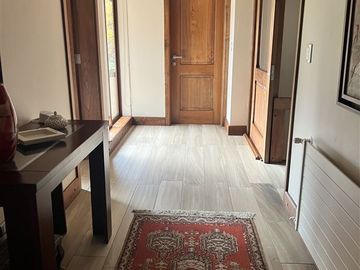 Casa en excelente barrio residencial dentro de la ciudad