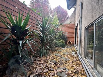 Casa en excelente barrio residencial dentro de la ciudad