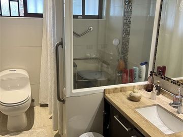 Casa en excelente barrio residencial dentro de la ciudad