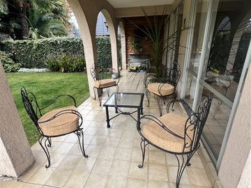 Casa en excelente barrio residencial dentro de la ciudad