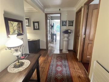 Casa en excelente barrio residencial dentro de la ciudad