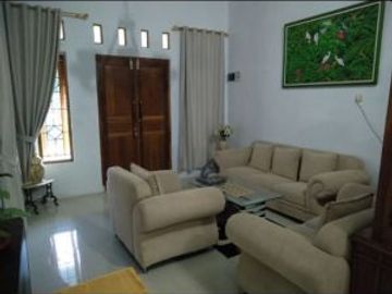 Dijual butuh rumah terawat turun harga tanah luas