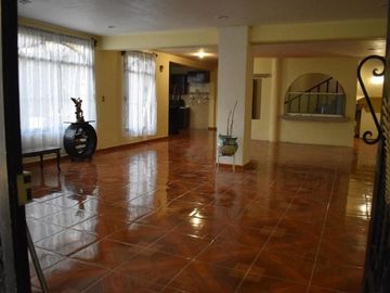 Tepotzotlan  Casa en VENTA con 3 departamentos y 3 locales