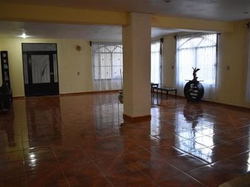 Tepotzotlan  Casa en VENTA con 3 departamentos y 3 locales